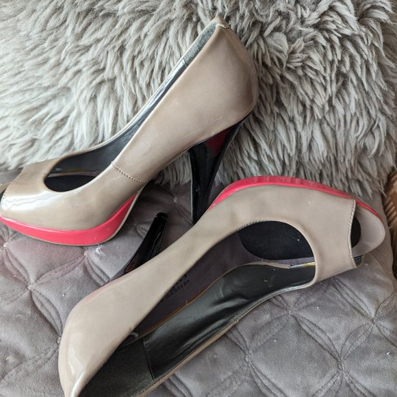 Madden Girl by Steve Madden peep toe high heeled shoes. Women Size 8. Olicia - Picture 5 of 9